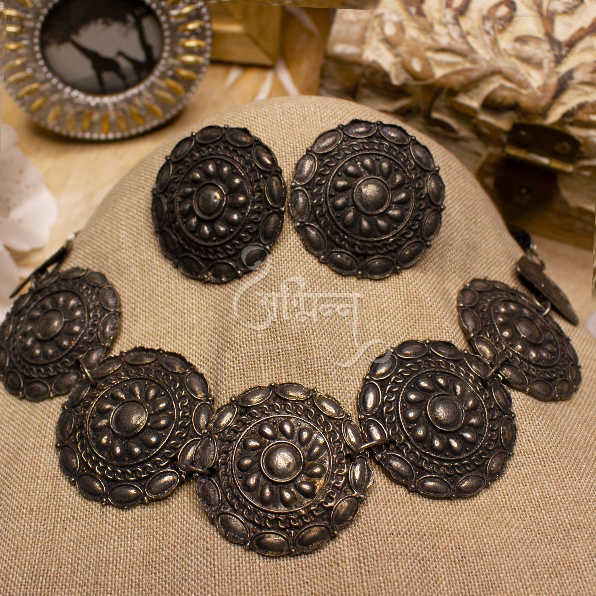 Abhinn Black Polished Tribal And Floral Design Choker Set For Women